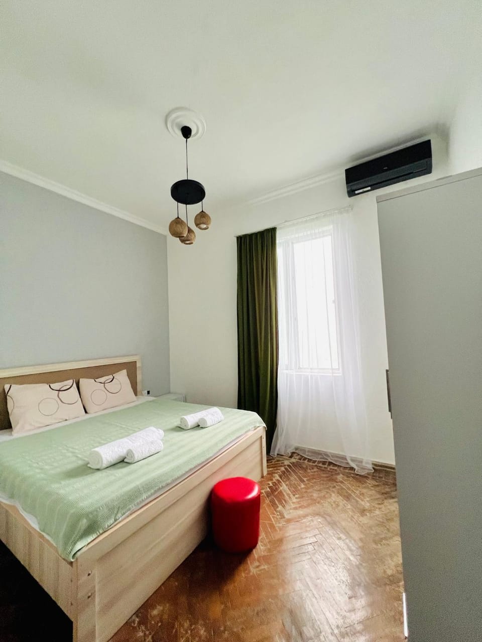 Bedroom, air conditioner
