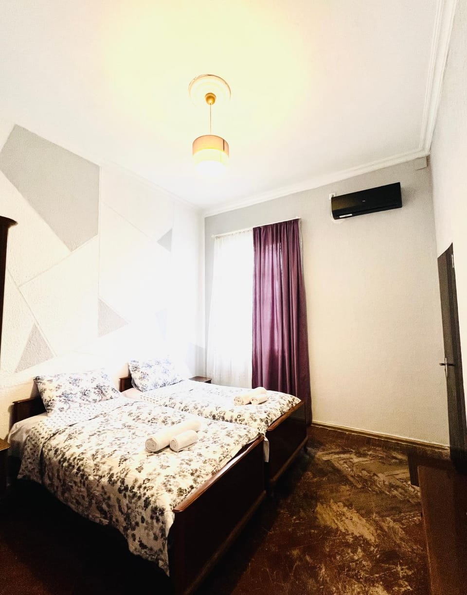 Bedroom, air conditioner