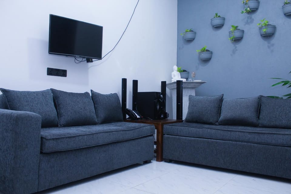 Restaurant/places to eat, Communal lounge/ TV room, TV and multimedia, Living room, Seating area
