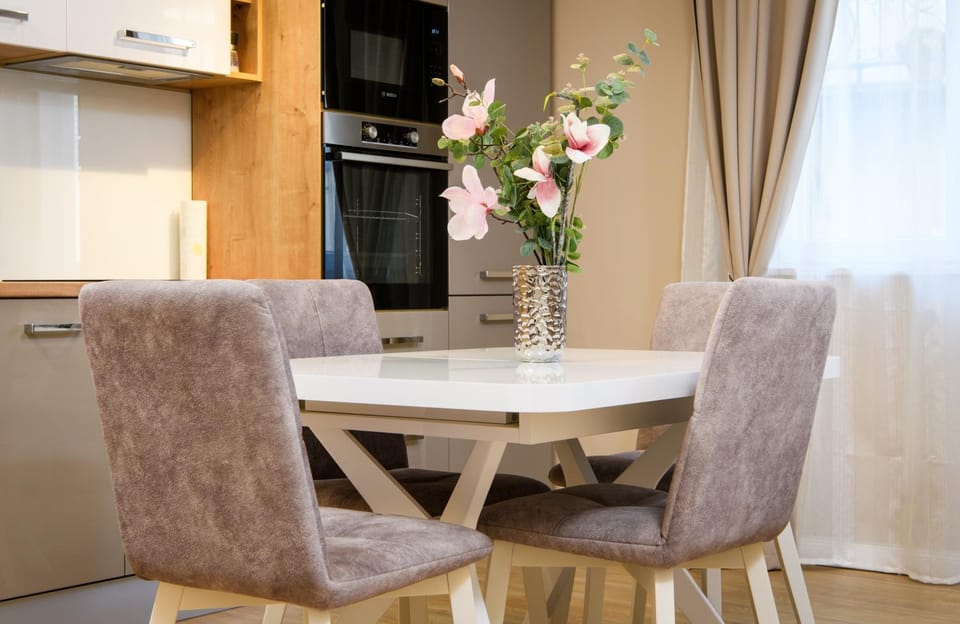 Kitchen or kitchenette, Living room, Dining area