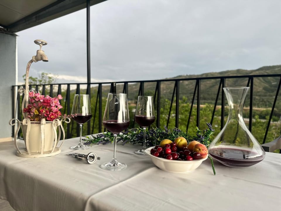 View (from property/room), Balcony/Terrace, Food and drinks, Dining area, Alcoholic drinks