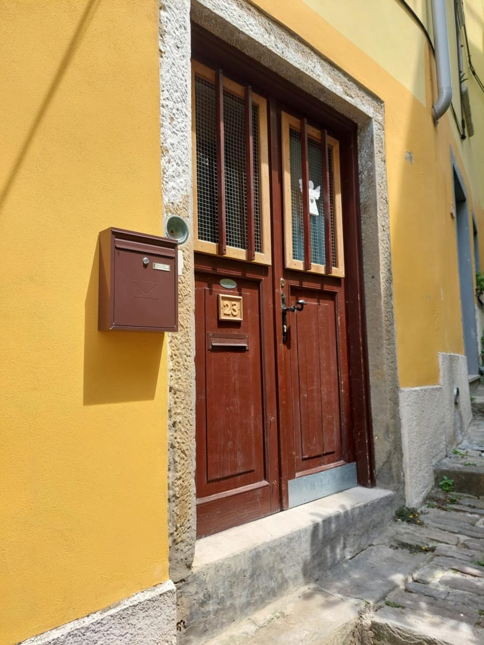 Property building, Facade/entrance, Day