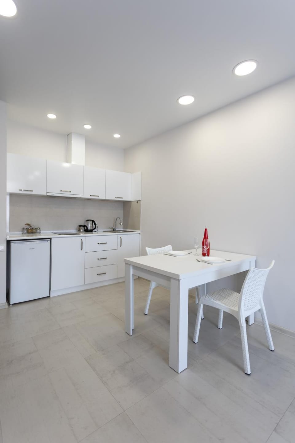 Dining area, kitchen
