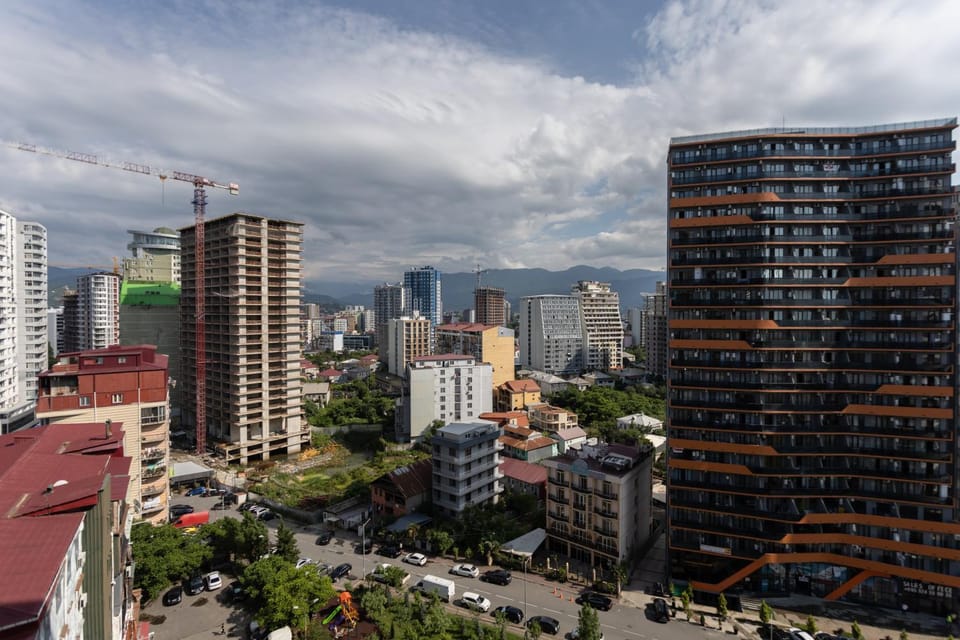 View (from property/room), City view, City view, Mountain view, Street view, Quiet street view