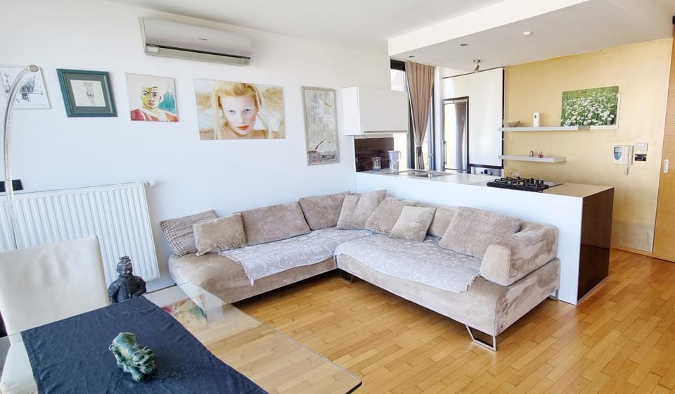 Kitchen or kitchenette, Living room, Seating area