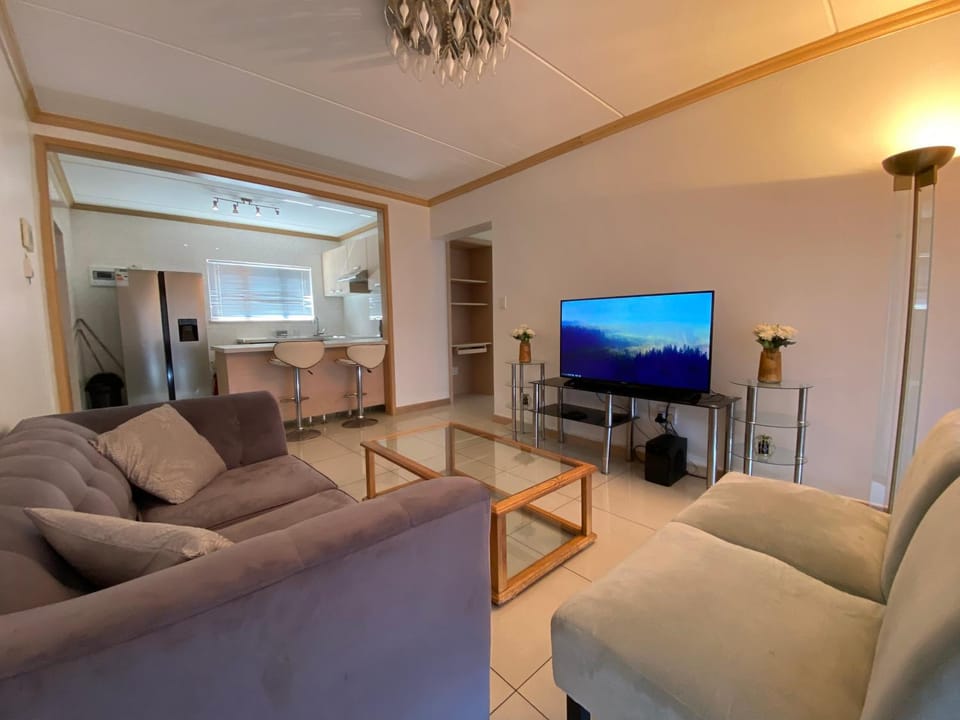 Siena Sun Apartment 6 with water reserve Apartment in Sandton