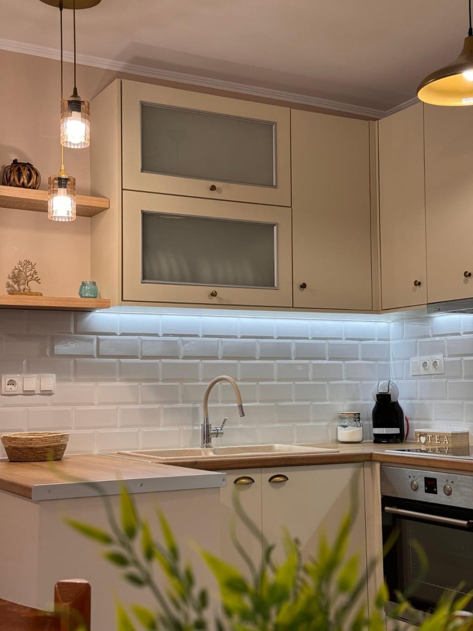 Kitchen or kitchenette, minibar, kitchen
