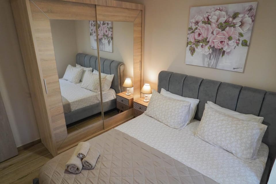 Bed, Photo of the whole room, Bedroom, towels, wardrobe