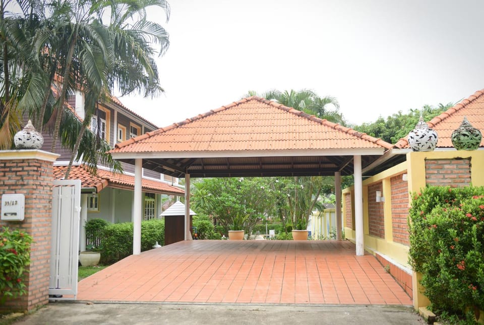 Shimmer Three-Bedroom Villa with large garden and two swimming pools Villa in Rawai
