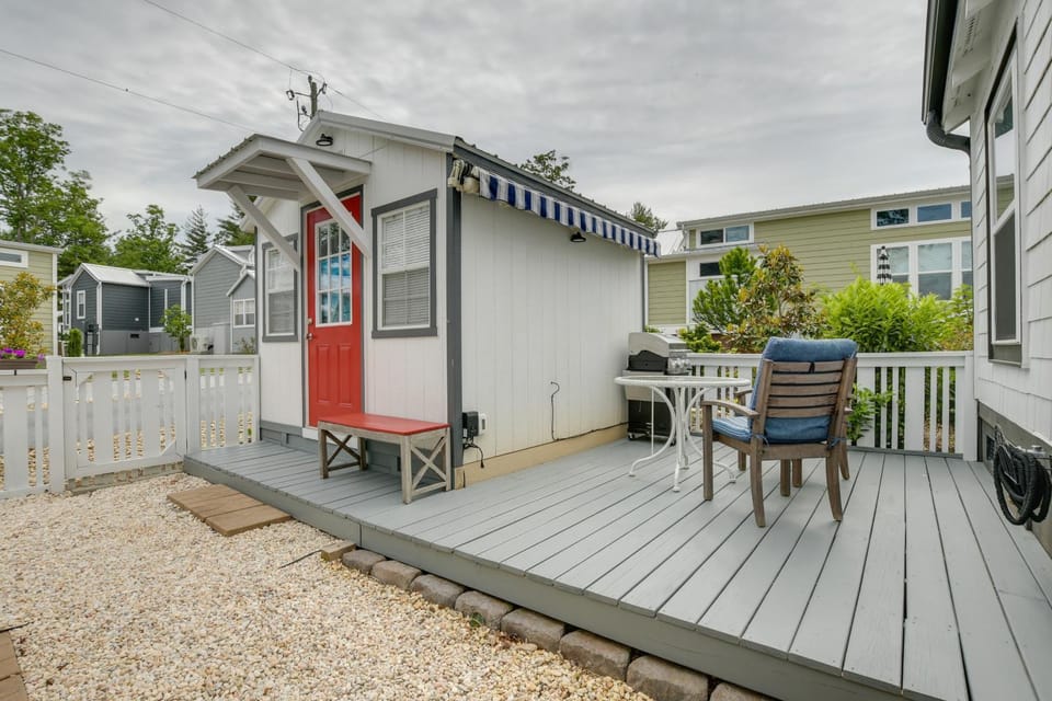 Flat Rock Tiny Home: BBQ-Ready Patio & Pool Access House in Tennessee
