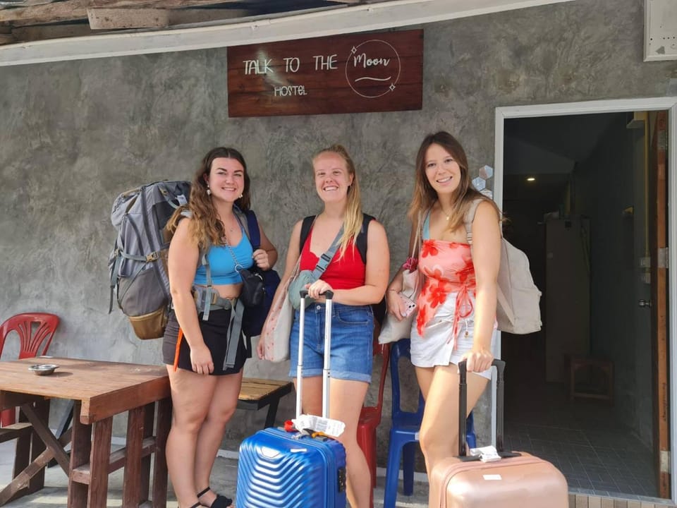 TALK TO THE MOON HOSTEL Hostel in Ban Tai