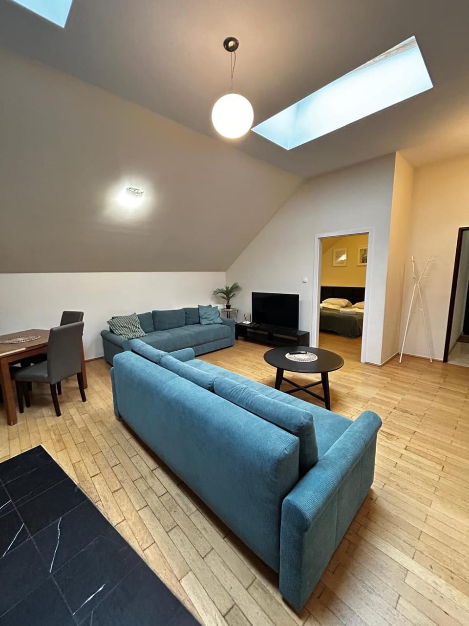TV and multimedia, Living room, Seating area