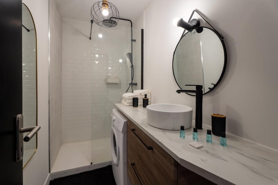 Shower, Bathroom, towels