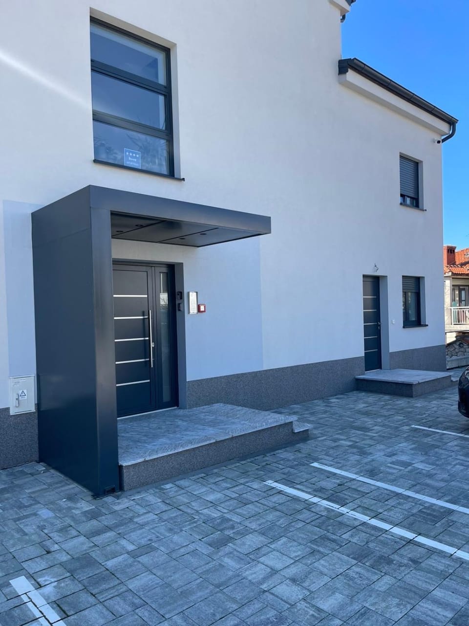 Property building, Facade/entrance, Day