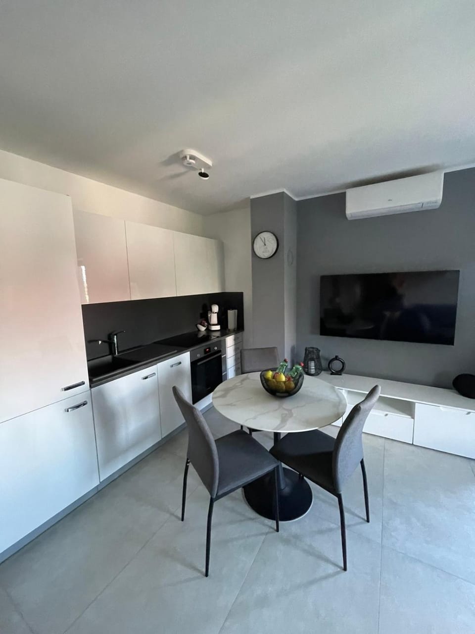 TV and multimedia, Kitchen or kitchenette, Dining area