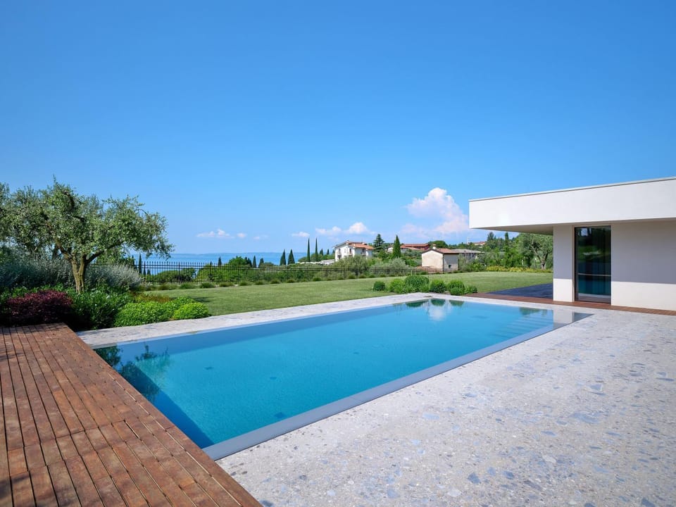 Lake view, Swimming pool