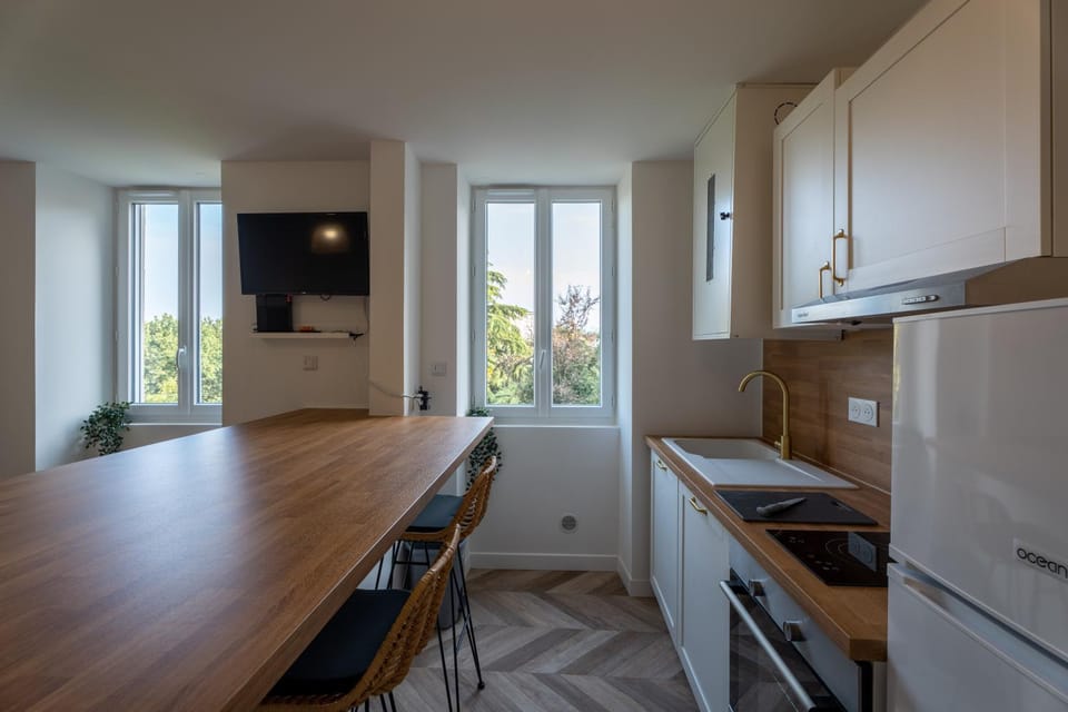 Kitchen or kitchenette, Dining area, dishwasher, minibar, pet friendly, stove