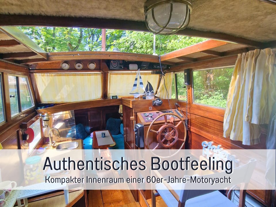 Hausboot Hans im Glück Docked boat in Rhineland-Palatinate