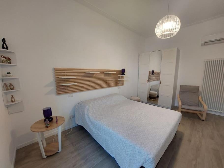 Bed, Photo of the whole room, Bedroom, air conditioner