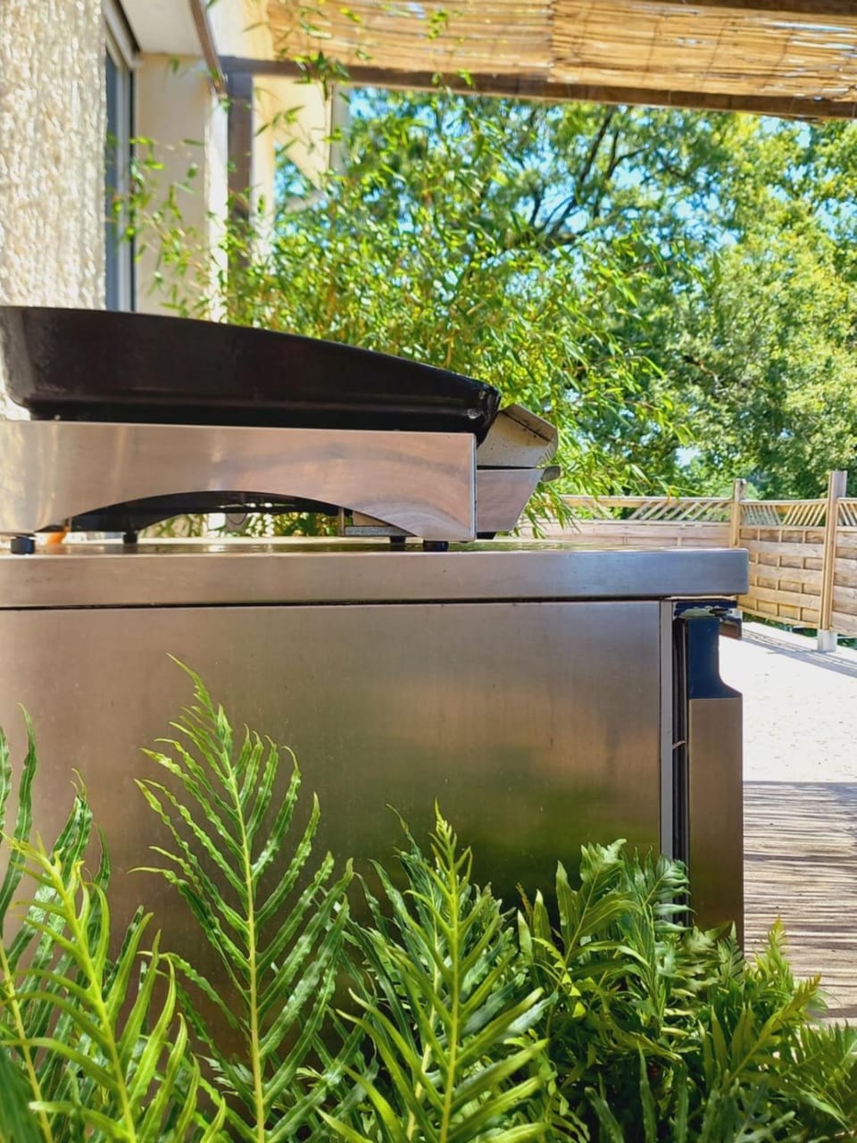 Property building, Day, BBQ facilities, Garden, Balcony/Terrace, Garden view