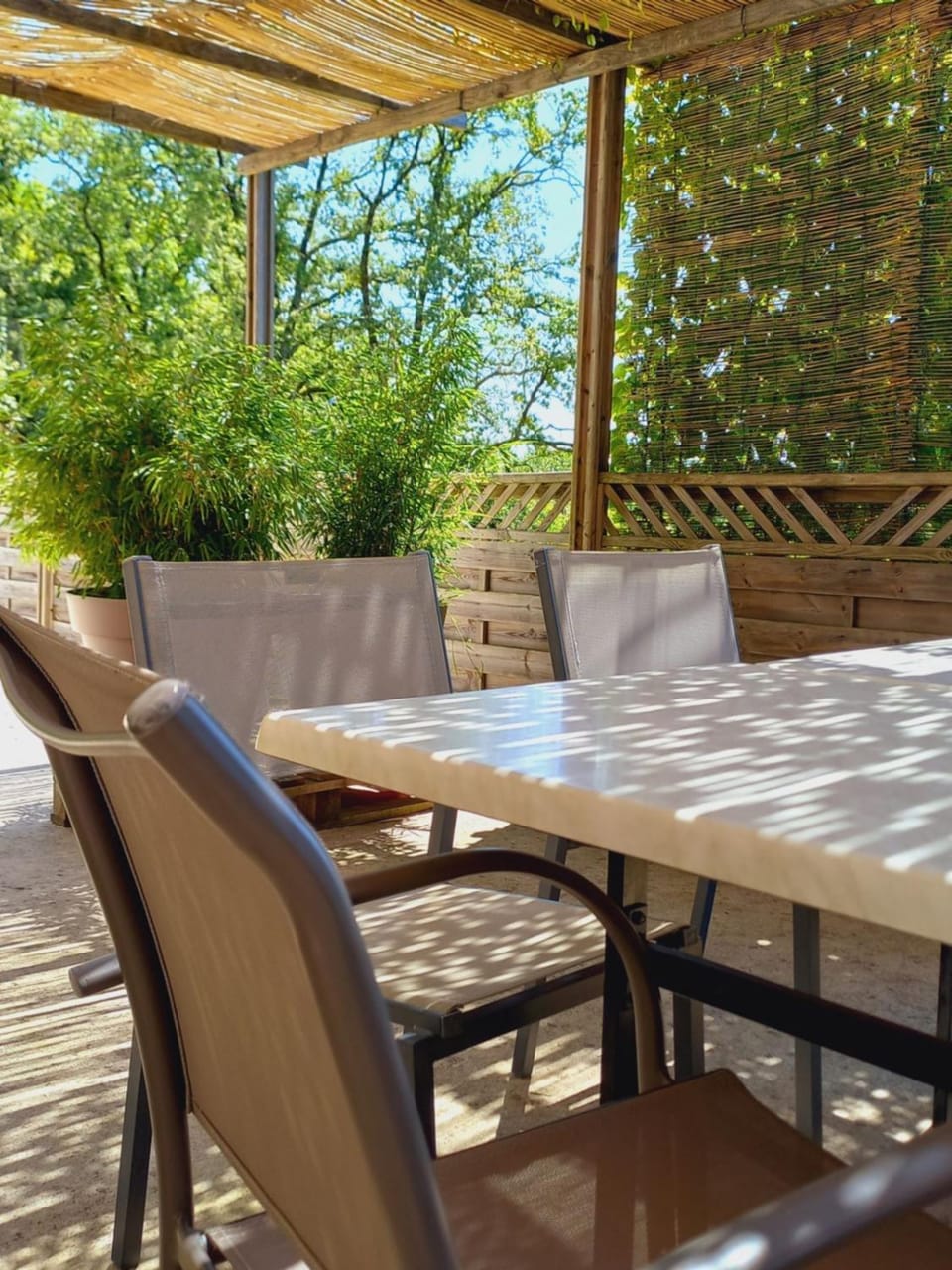 Property building, Patio, Day, Garden, View (from property/room), Balcony/Terrace, Balcony/Terrace, Living room, Dining area, Garden view
