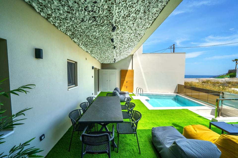 Dining area, Swimming pool