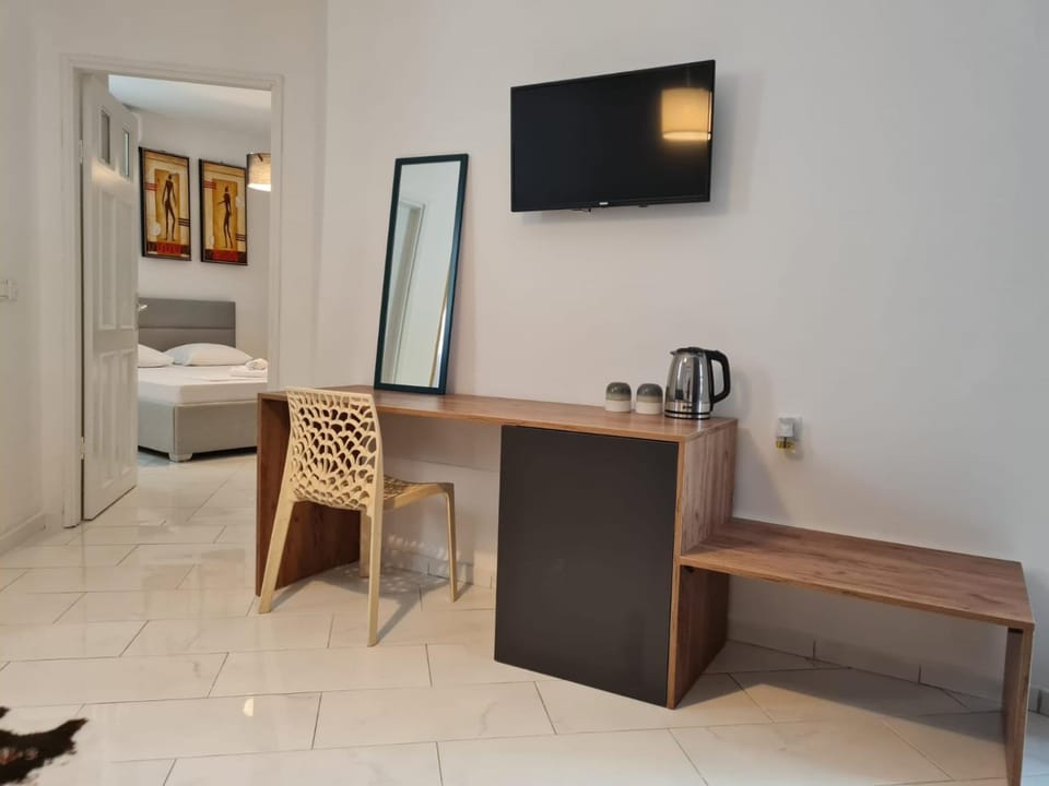 TV and multimedia, Living room, Seating area, Bedroom, minibar