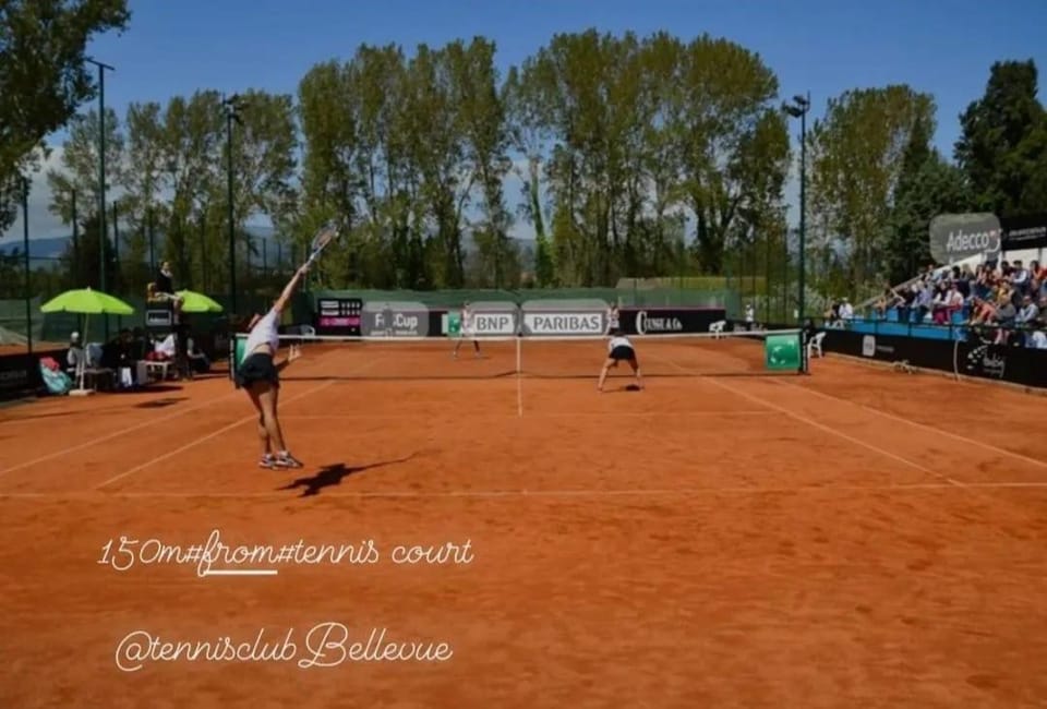 People, Tennis court