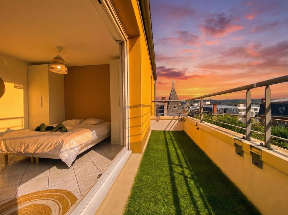 Natural landscape, View (from property/room), Photo of the whole room, Bedroom, Sunset