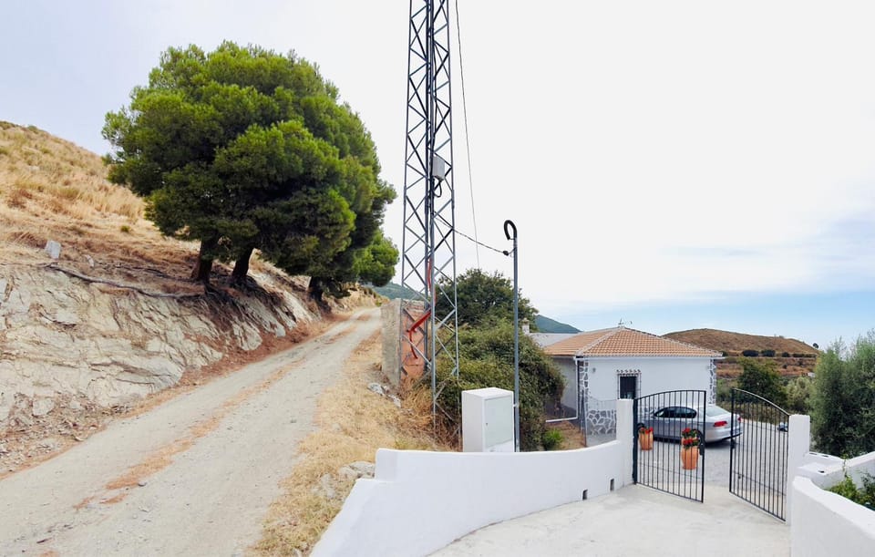 Facade/entrance, Neighbourhood, Mountain view