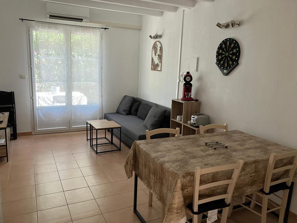 Living room, Dining area