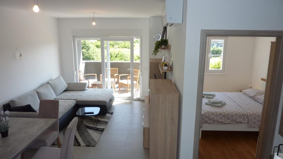 Bed, Living room, Seating area, Dining area, Bedroom
