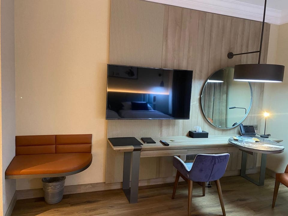 TV and multimedia, Seating area