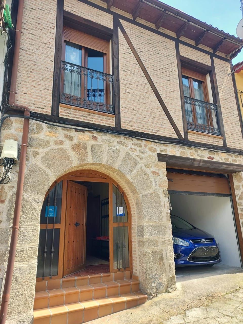 Facade/entrance, Parking
