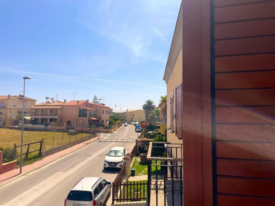 Day, Neighbourhood, Street view, Location