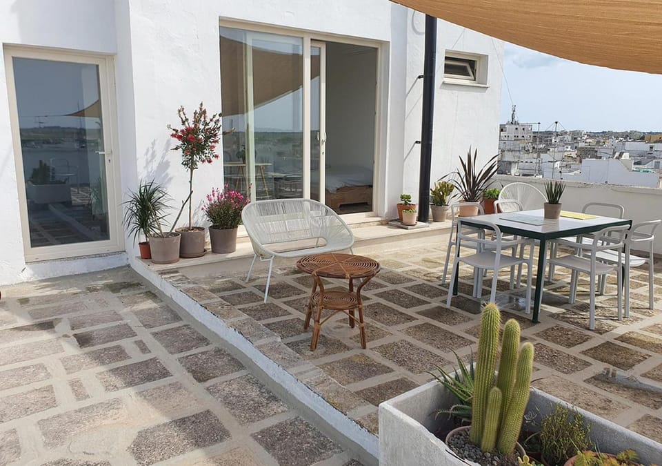 Patio, Dining area