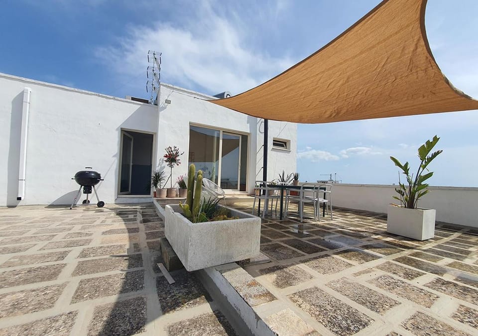 Patio, Dining area