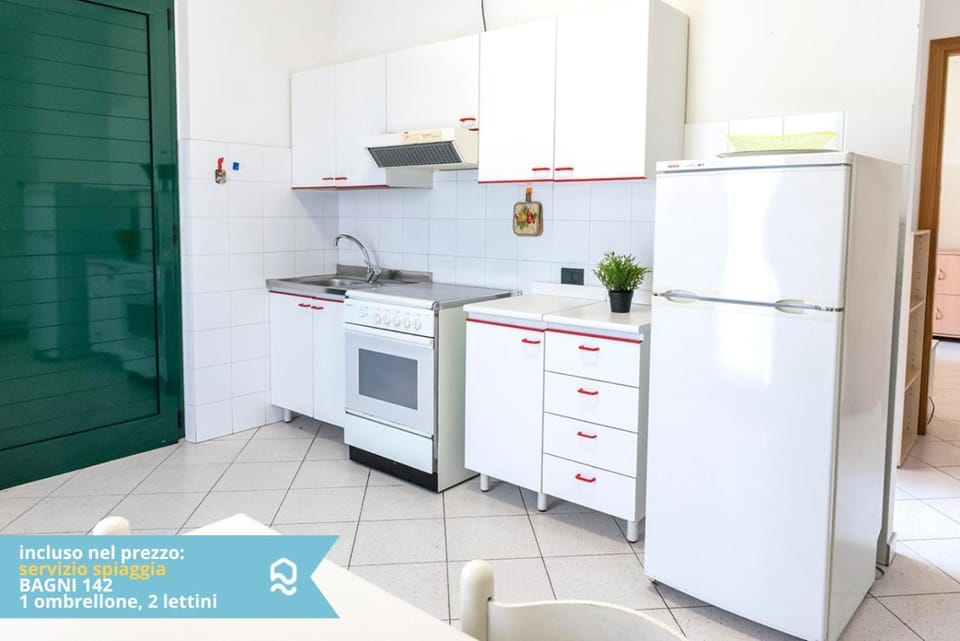 SE007 - Senigallia, bilocale sul mare con spiaggia Apartment in Senigallia