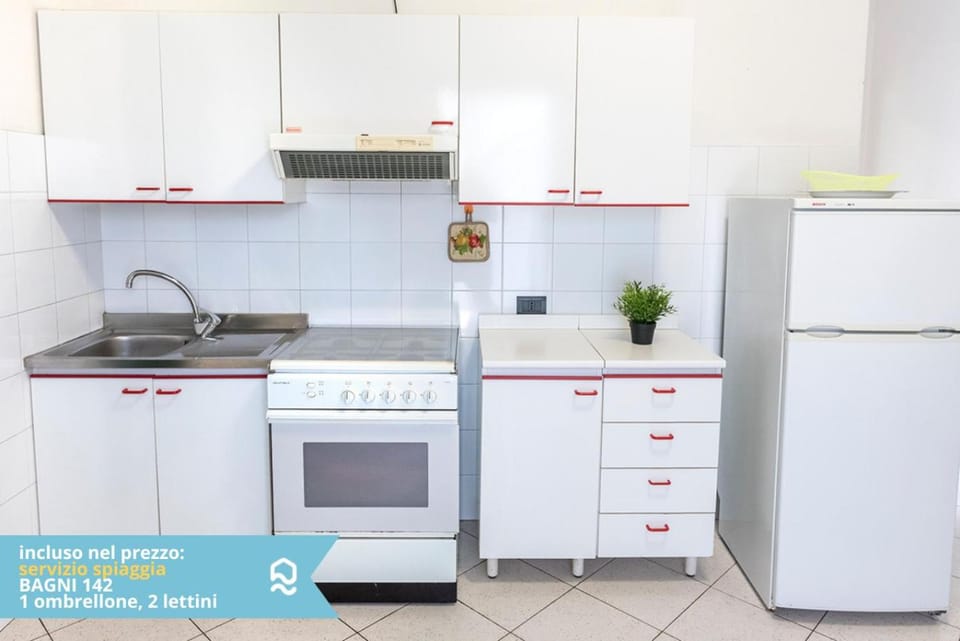 SE007 - Senigallia, bilocale sul mare con spiaggia Apartment in Senigallia