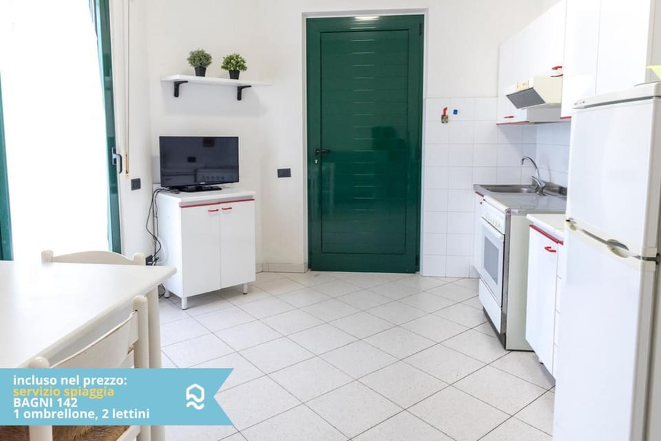 SE007 - Senigallia, bilocale sul mare con spiaggia Apartment in Senigallia