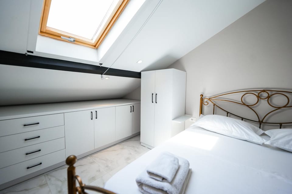Bed, Bedroom, towels, wardrobe
