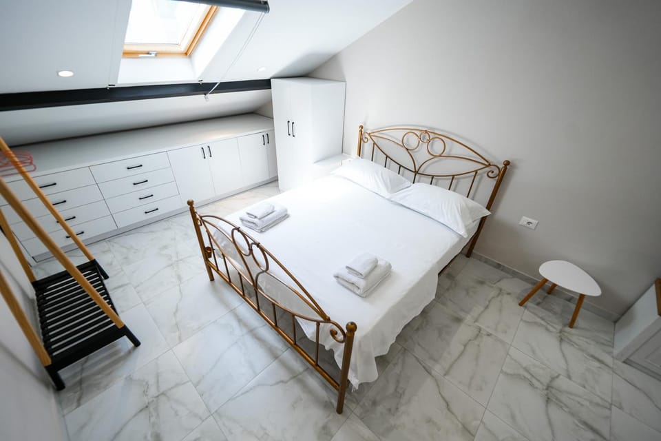 Bed, Bedroom, towels, wardrobe