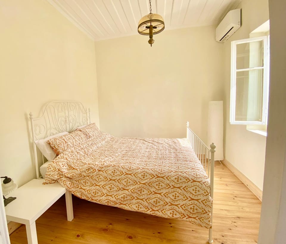 Photo of the whole room, Bedroom, air conditioner