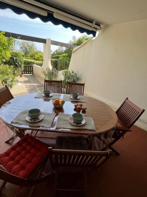 Patio, Dining area
