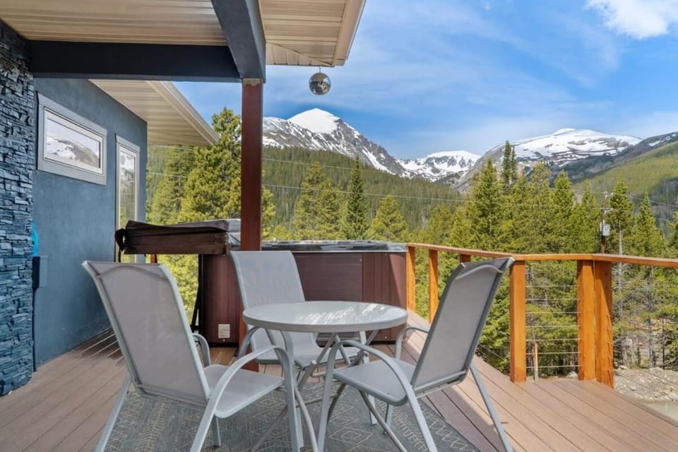 2BR Blue River Home withStunning Views House in Summit County