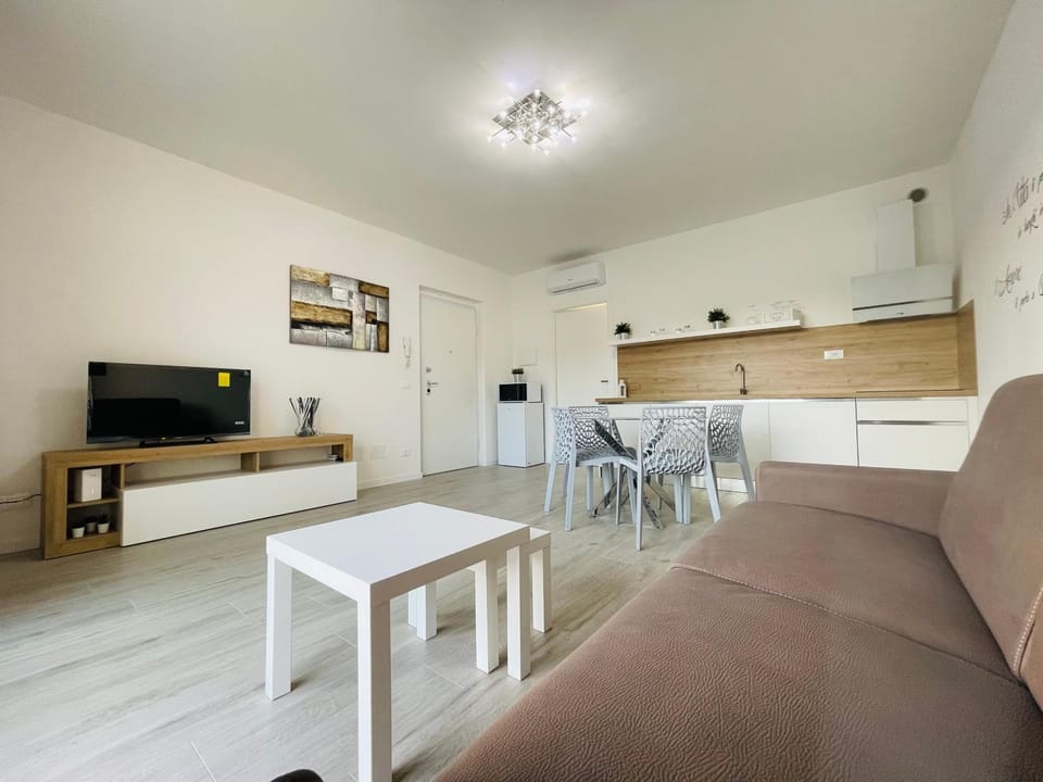 TV and multimedia, Kitchen or kitchenette, Living room, Seating area, Dining area, minibar, stove