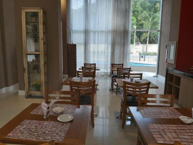 Restaurant/places to eat, Dining area