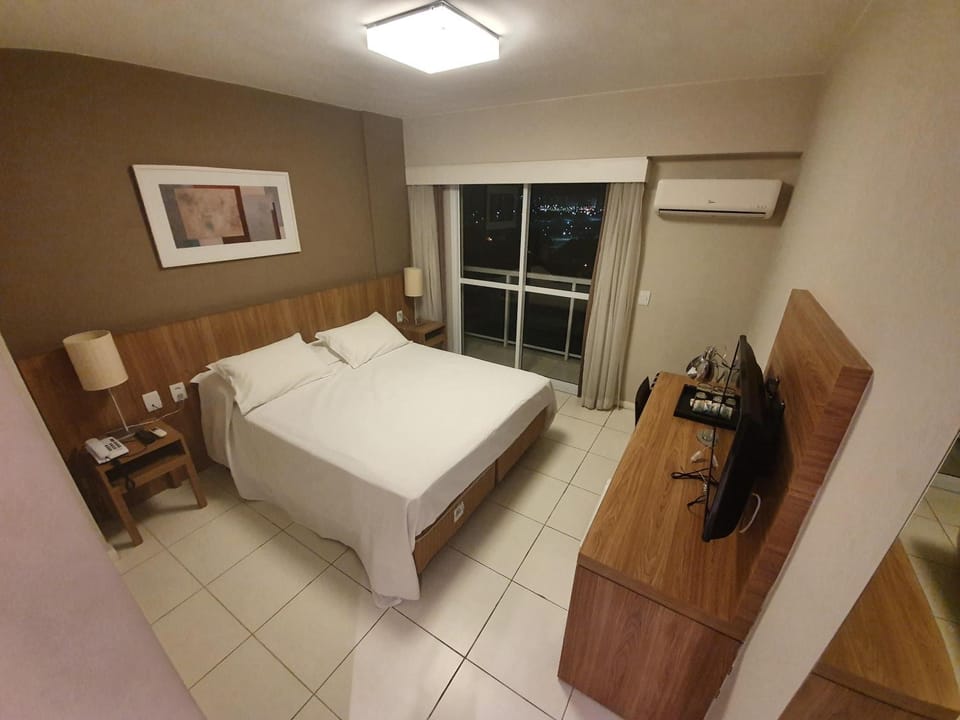 Bed, TV and multimedia, Photo of the whole room