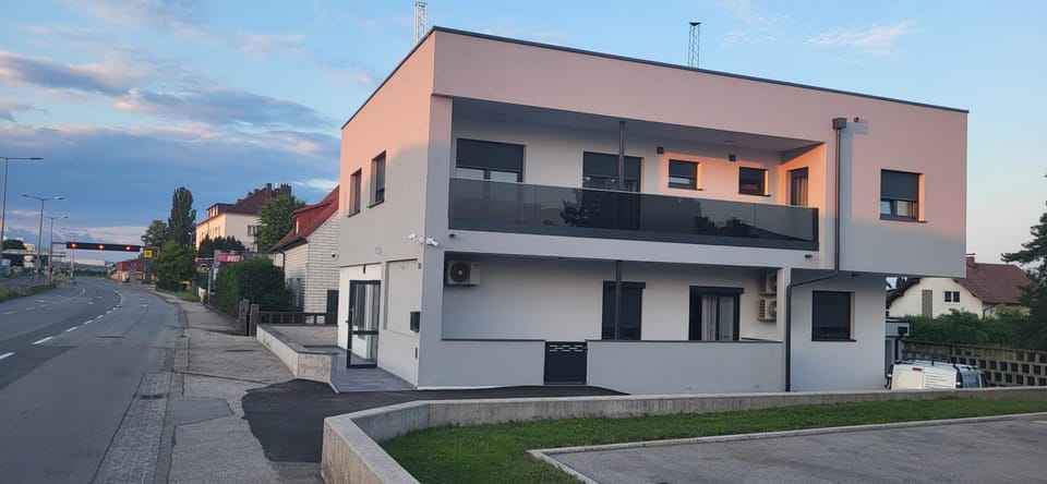 Property building, Neighbourhood