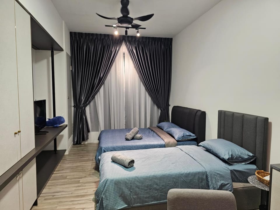 Bed, Bedroom, fireplace, heating, air conditioner